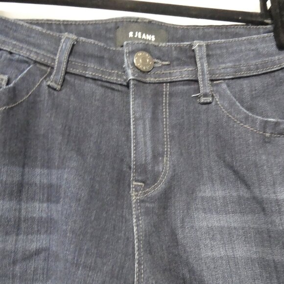 R JEANS Petites | size 26P | Classic Dark Wash Straight Leg Jeans - Picture 4 of 16